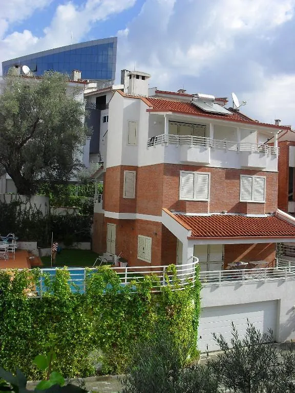 Kodra E Diellit Residence Tirana 4*,  Albania